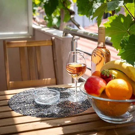 Gasthuis Rodos House 3*